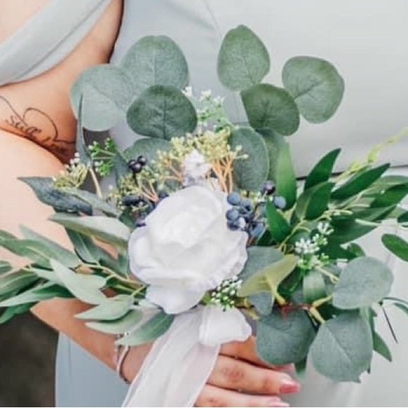 Set of 4 Bridesmaid Bouquets (white & sage) - Picture 5 of 5